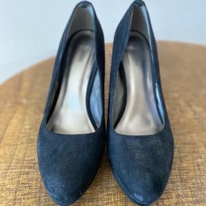 Womens black heels size 11.